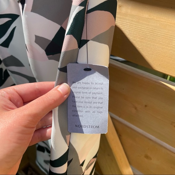 Plus size cocktail dress negative space plant print - Picture 3 of 11